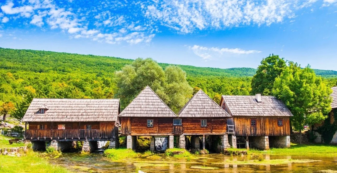 Drveni mlinovi na izvoru Gacke